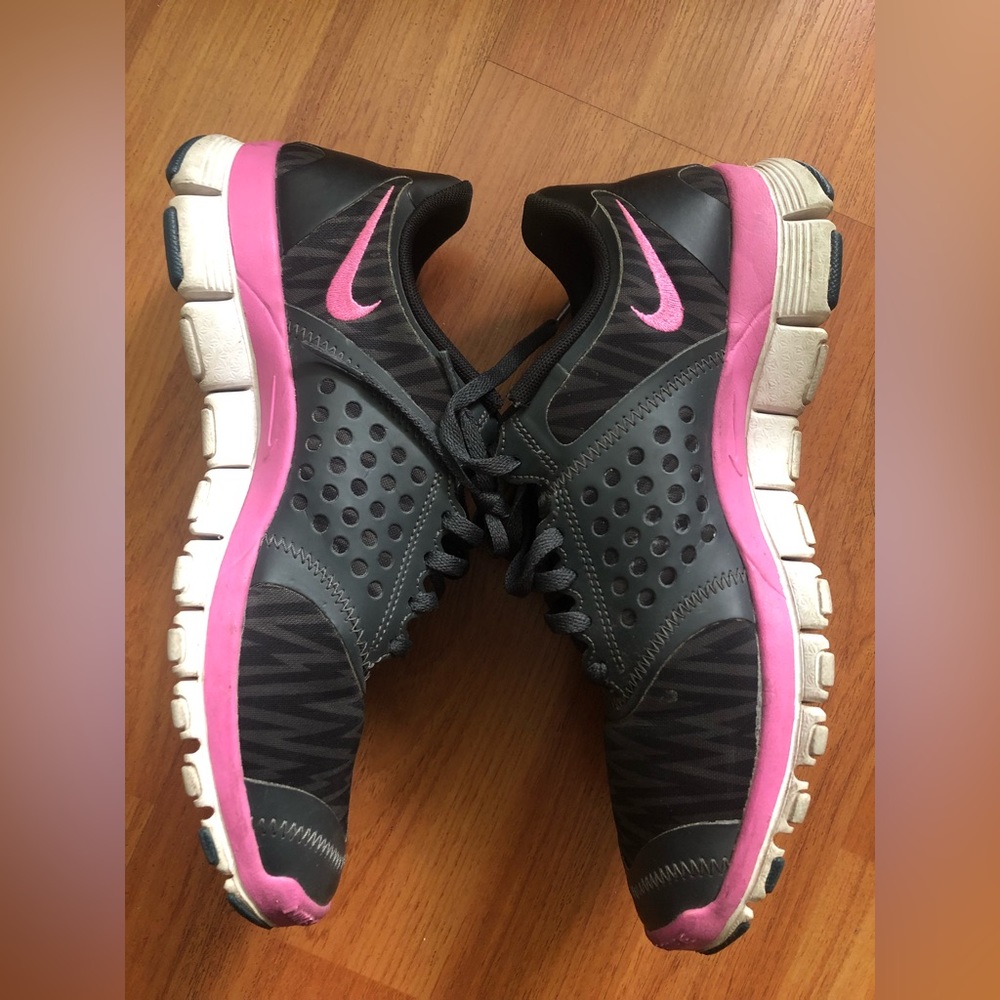 Nike Free 5.0 Sneakers Size 7.5 Barbie Pink Tiger Zig Zag Pink Black EUC